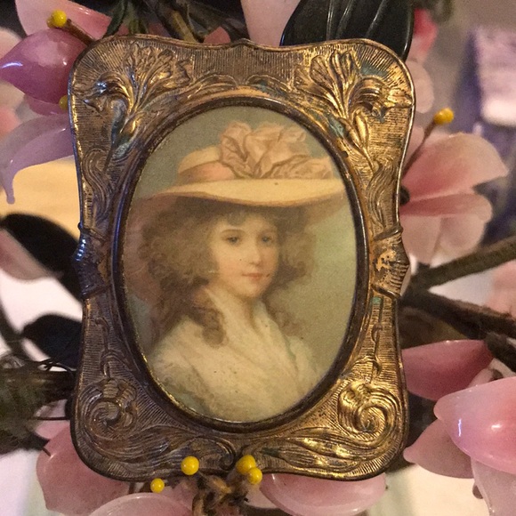 antique Jewelry - Antique Art Nouveau collectible cameo brooch